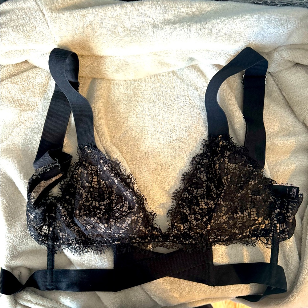 Lace Victoria Secrets Bra xs like new.